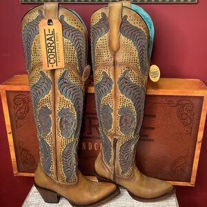 CORRAL Yellowish Tall Tan. Embroidered Studs Denim Accents Snip Toe Cowboy Boots